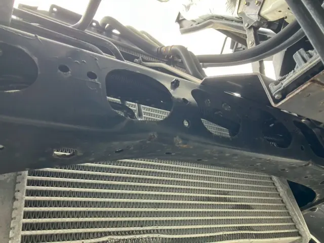 フロントクロスメンバーにヘコミがあります。|いすゞ フォワード 2RG-FRR90S2(2WD)の写真32