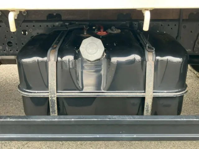 燃料タンクは100Lです。|いすゞ フォワード 2RG-FRR90S2(2WD)の写真36