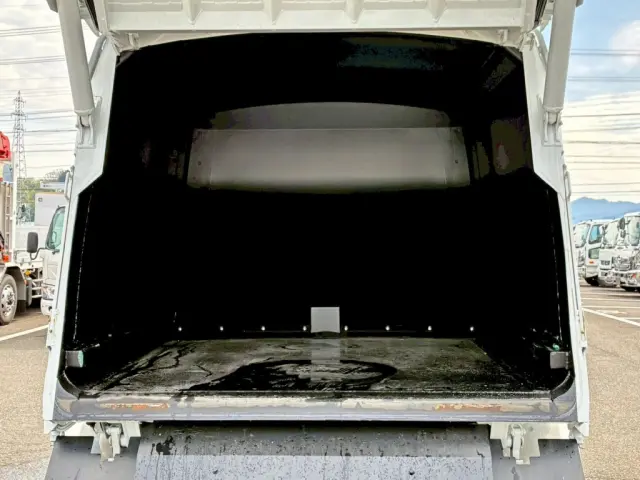 タンク内部の状態です。|三菱 キャンター 2RG-FEAV0(2WD)の写真10