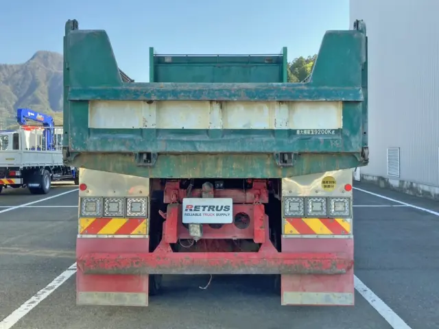 リヤ周りの状態です。(シールはがし跡があります)|ＵＤ クオン QKG-CW5XL(6x4)の写真26