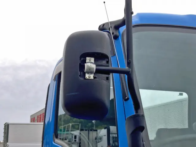運転席側サイドミラー取り付け部カバー欠品しています。|いすゞ フォワード 2RG-FRR90S2(2WD)の写真18