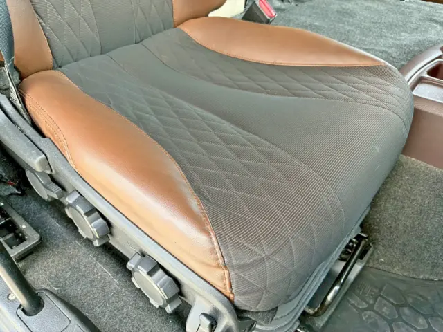 運転席座面にヘタリがあります。|日野 プロフィア 2DG-FW1AHJの写真9