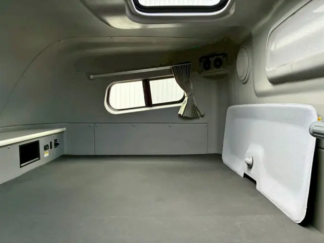 キャビン上部の寝台の状態です。(運転席側)|日野 プロフィア 2DG-FW1AHJの写真11