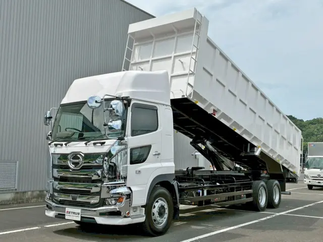 フロント周り、メッキパーツで飾っています。|日野 プロフィア 2DG-FS1AHE(6x4)の写真1