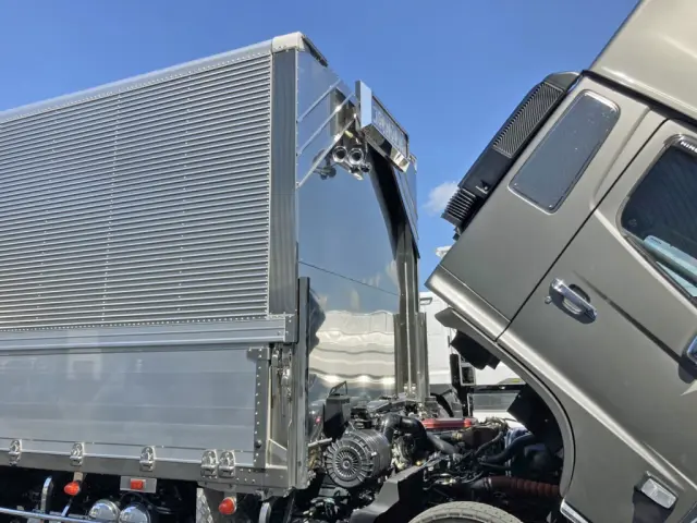 前壁はステンレス製です。|日野 レンジャー 2KG-GK2ABA(6x4)の写真14