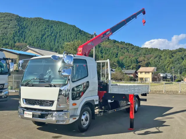 フロント周り、メッキパーツで飾っています。|三菱 ファイター 2KG-FK62F(2WD)の写真1
