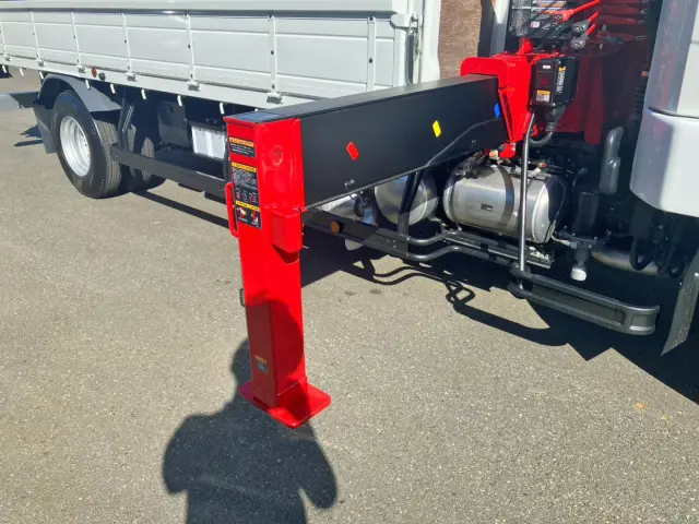 手動式アウトリガーです。|三菱 ファイター 2KG-FK62F(2WD)の写真16