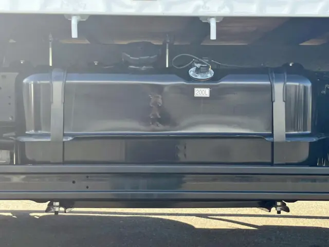 燃料タンクは200Lです。|三菱 ファイター 2KG-FK62F(2WD)の写真21
