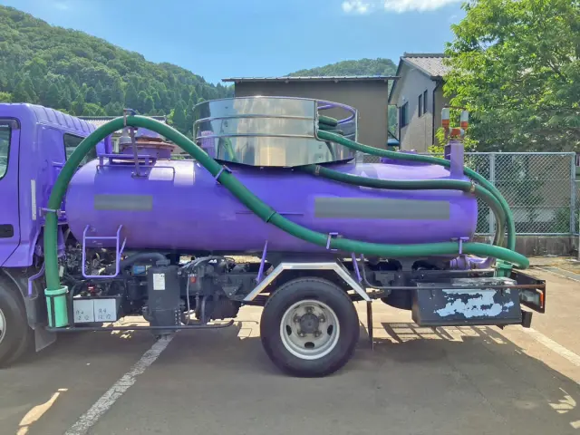 タンクの外観状態です。(助手席側:手塗箇所があります)|日野 デュトロ TKG-XZU600E(2WD)の写真14