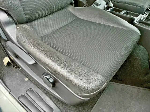 運転席座面にヘタリがあります。|三菱 ファイター 2KG-FK65FZの写真8