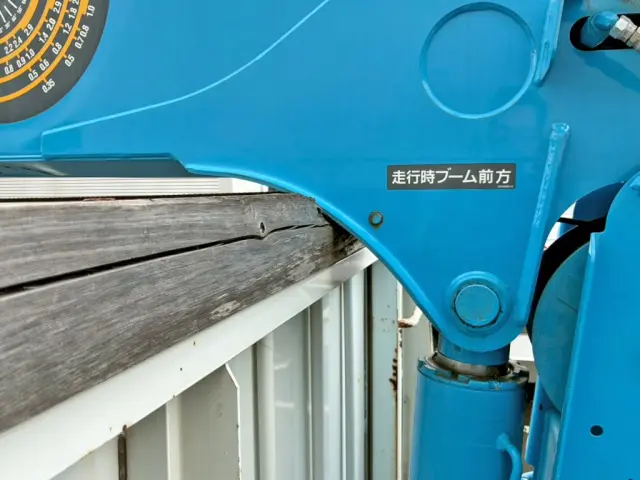 プロテクター上部受け木の状態です。(クレーン下げ時)|三菱 ファイター 2KG-FK65FZの写真14