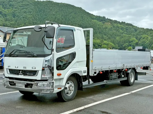 フロント周り、メッキパーツで飾っています。|三菱 ファイター 2KG-FK64F(2WD)の写真1