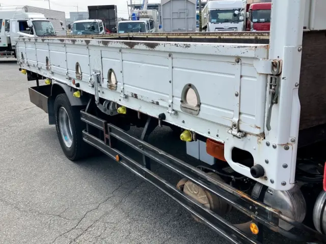 助手席側ドアにキズ・凹みがあります。|三菱 ファイター QKG-FK62FZ(2WD)の写真65