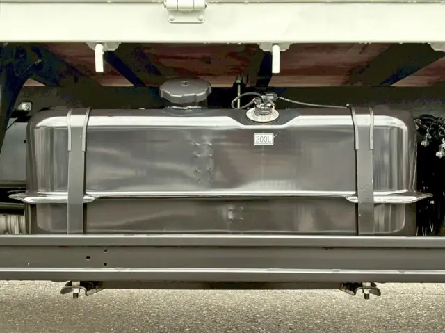 燃料タンクは200Lです。|三菱 ファイター 2KG-FK62F(2WD)の写真14
