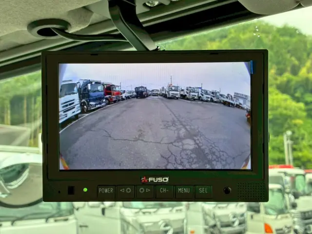 液晶バックモニター付きです。|三菱 ファイター 2KG-FK62F(2WD)の写真15