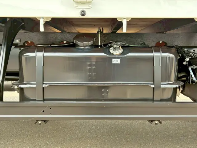 燃料タンクは200Lです。|三菱 ファイター 2KG-FK62F(2WD)の写真16