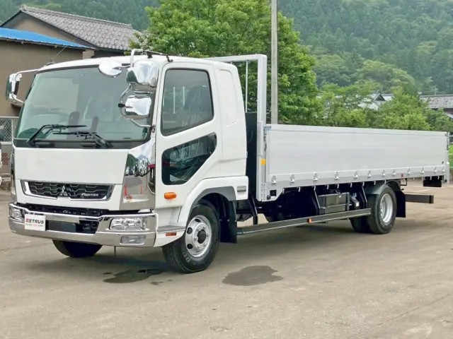 フロント周り、メッキパーツで飾っています。|三菱 ファイター 2KG-FK65F(2WD)の写真1