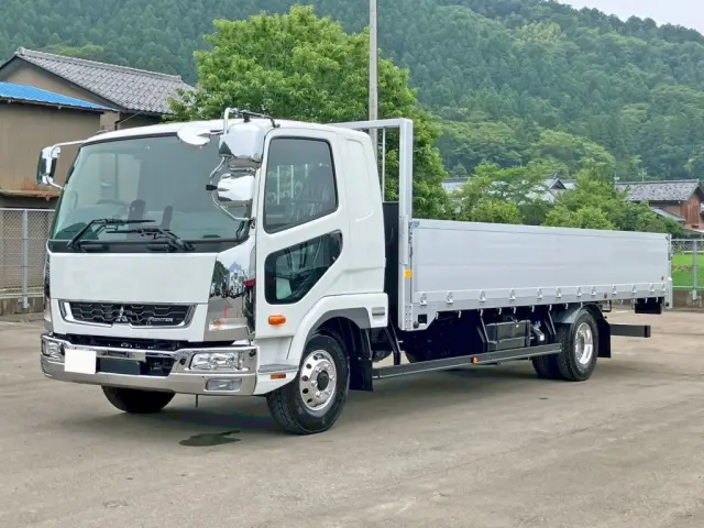 フロント周り、メッキパーツで飾っています。|三菱 ファイター 2KG-FK65F(2WD)の写真1
