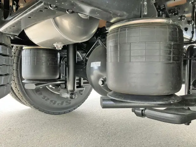 エアサスです。|三菱 ファイター 2KG-FK65F(2WD)の写真5