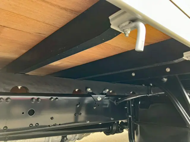 シャーシとネタの状態です。(縦ネタ・横ネタは木製です)|三菱 ファイター 2KG-FK65F(2WD)の写真6