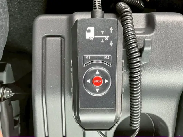 エアサスのコントローラーです。|三菱 ファイター 2KG-FK65F(2WD)の写真14