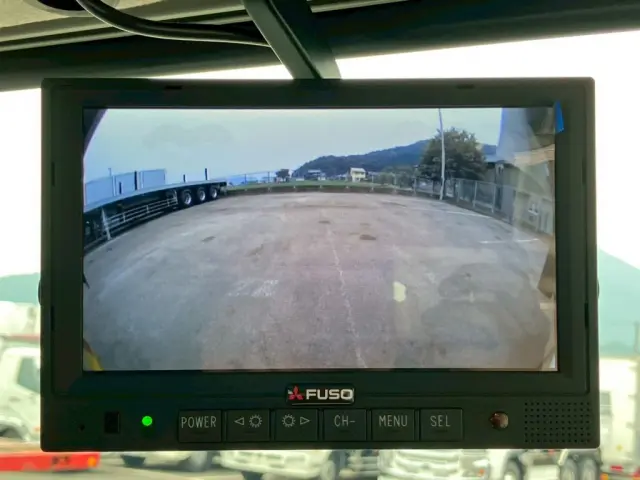 液晶バックモニター付きです。|三菱 ファイター 2KG-FK65F(2WD)の写真16