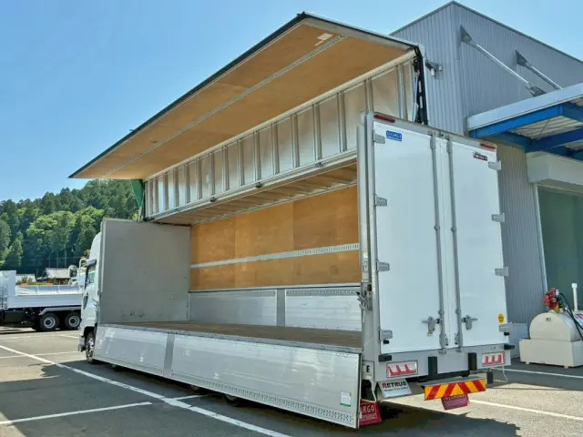いすゞ ギガ 2PG-CYJ77D(8x4)の写真3