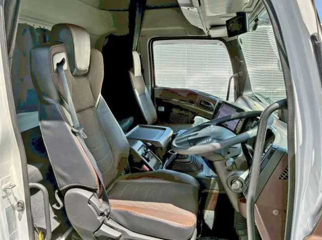 ハイルーフキャビンです。|いすゞ ギガ 2PG-CYJ77D(8x4)の写真7