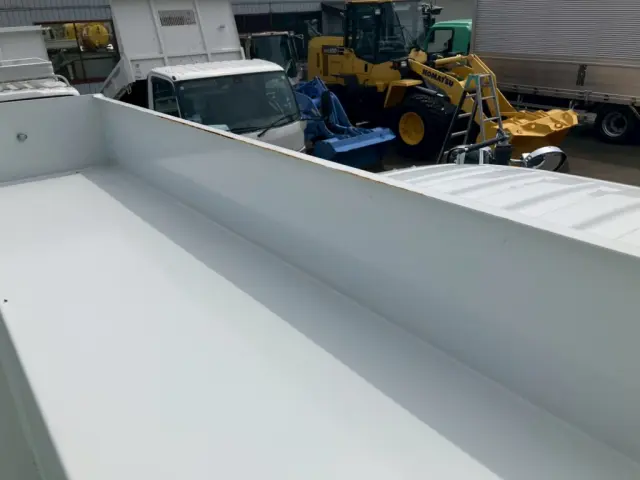 シートデッキにサビがあります。|三菱 ファイター 2KG-FK62FZの写真10