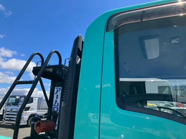 運転席側クォーターパネルに看板跡があります。|いすゞ フォワード TKG-FRR90S2(2WD)の写真24