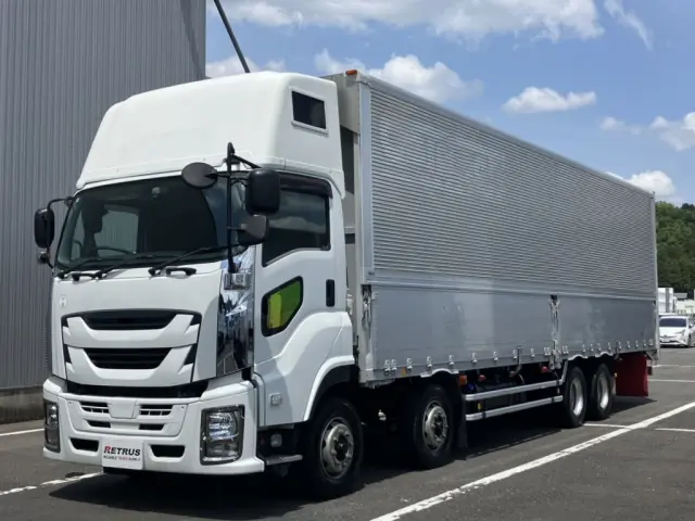 いすゞ ギガ QKG-CYJ77B(8x4)の写真1