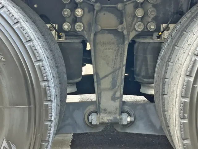 いすゞ ギガ QKG-CYJ77B(8x4)の写真5