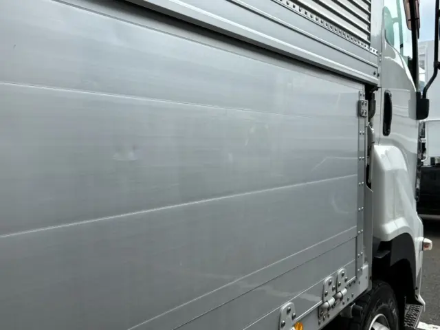 いすゞ ギガ QKG-CYJ77B(8x4)の写真33