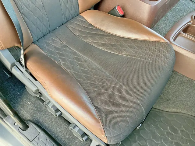 運転席座面にヘタリがあります。|日野 プロフィア 2DG-SS1EKHAの写真7