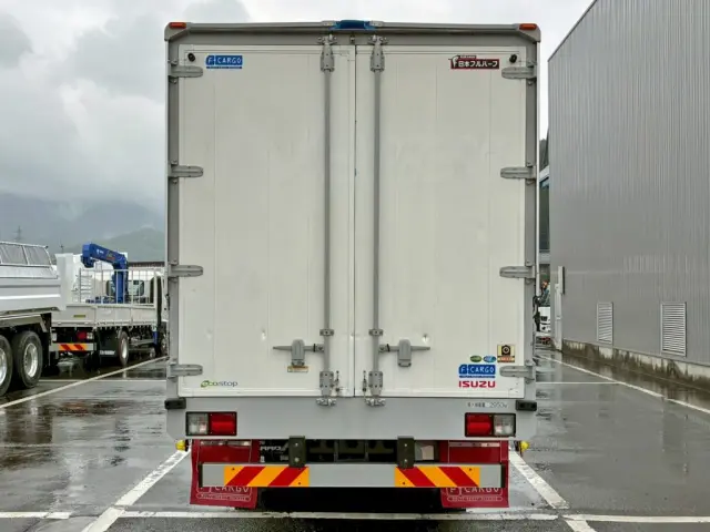 リヤ周りの状態です。|いすゞ フォワード 2RG-FRR90S2(2WD)の写真10