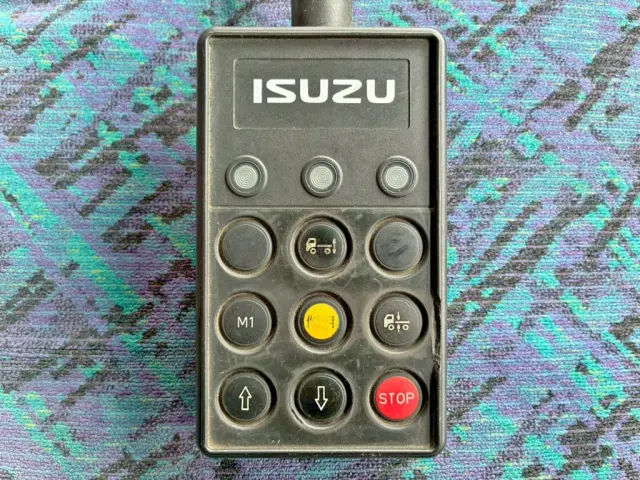 エアサスのコントローラーです。|いすゞ ギガ QKG-CYJ77Aの写真34