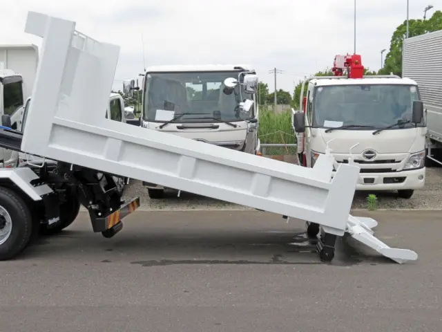 三菱 キャンター 2PG-FEBM0(2WD)の写真14