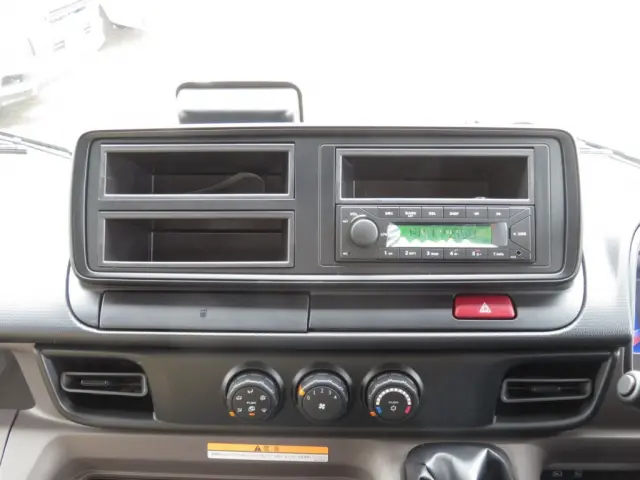 インパネ周りの状態です。|三菱 キャンター 2PG-FEBM0(2WD)の写真20