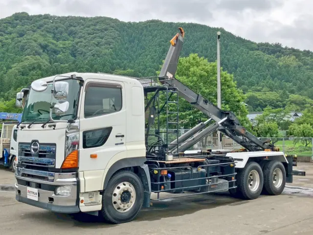 フロント周り、メッキパーツで飾っています。|日野 プロフィア QPG-FS1EREAの写真1