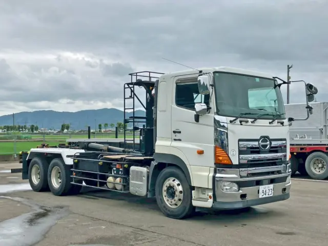 ホイールはアルミ製です。|日野 プロフィア QPG-FS1EREAの写真2