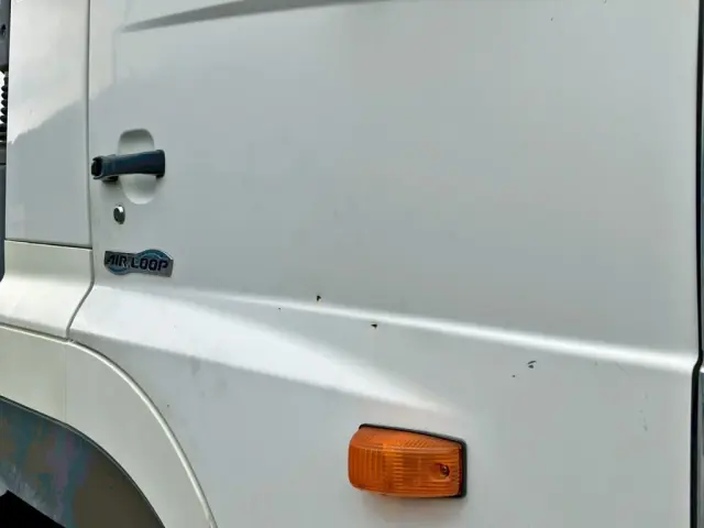 運転席側ドアにキズがあります。|日野 プロフィア QPG-FS1EREAの写真18
