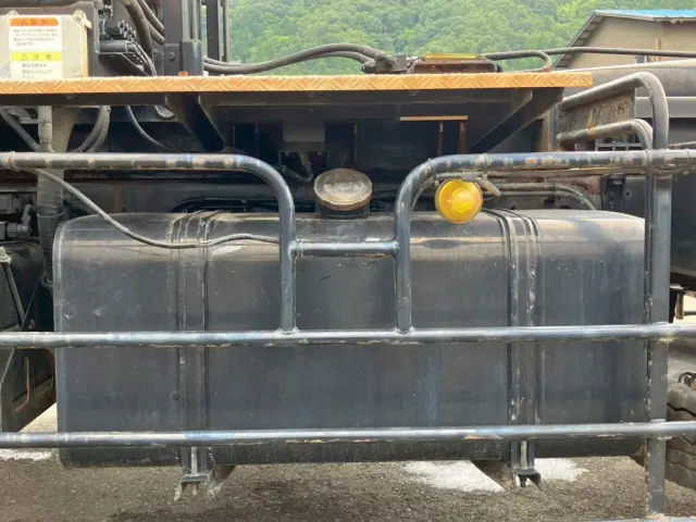 燃料タンクは、300Lです。|日野 プロフィア QPG-FS1EREAの写真26