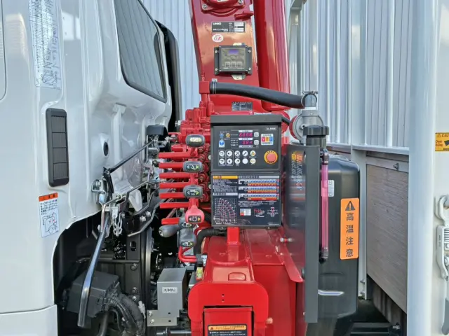 クレーンの操作レバーです。|日野 レンジャー 2KG-FE2ACAの写真13