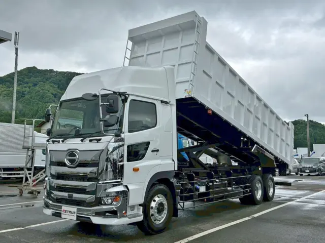 フロント周り、メッキパーツで飾っています。|日野 プロフィア 2DG-FS1AHE(6x4)の写真1