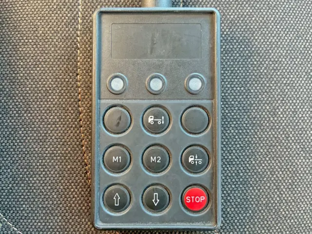 エアサスのコントローラーです。|いすゞ ギガ 2PG-CYJ77Dの写真17