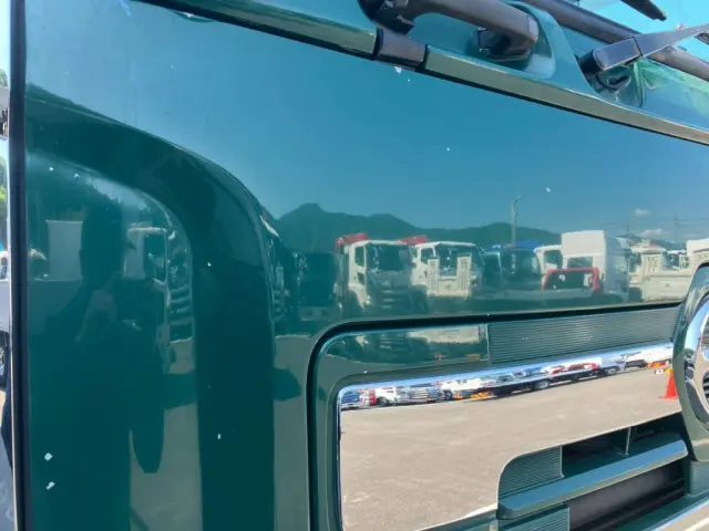 フロントパネルに小キズがあります。(運転席側)|日野 プロフィア QDG-SS1EKDAの写真24