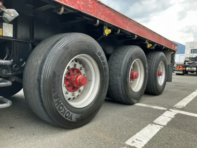 タイヤはスーパーシングル 6輪です。|トレクス トレクス PFB332ACの写真13