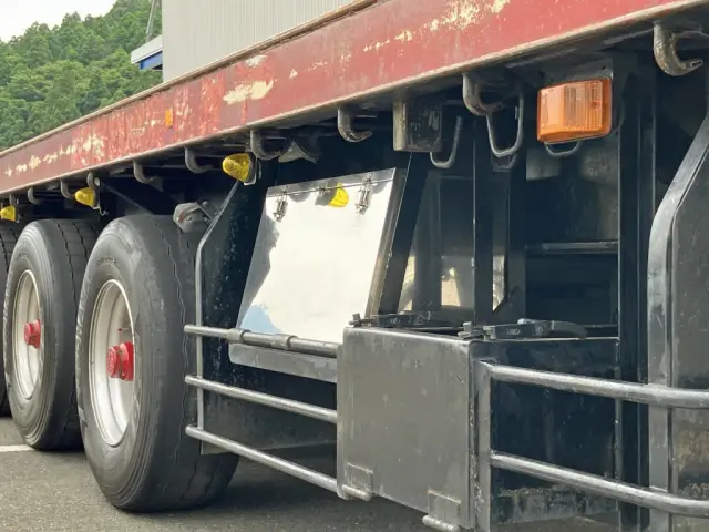 運転席側にステンレス製の工具が付いています。|トレクス トレクス PFB332ACの写真21