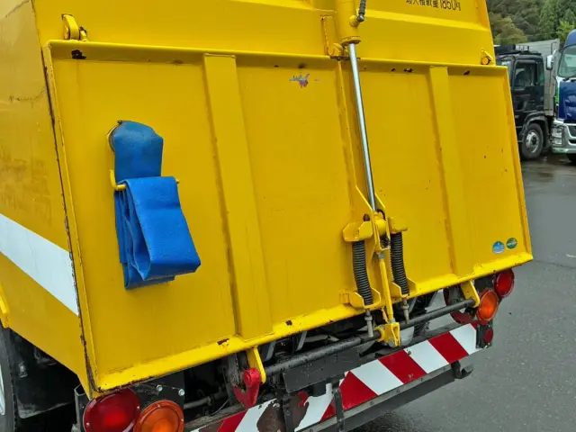 ホッパーハッチの状態です。|いすゞ エルフ TPG-NMR85N(2WD)の写真27