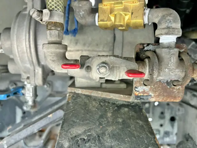 散水開閉コックの状態です。|いすゞ エルフ TPG-NMR85N(2WD)の写真35